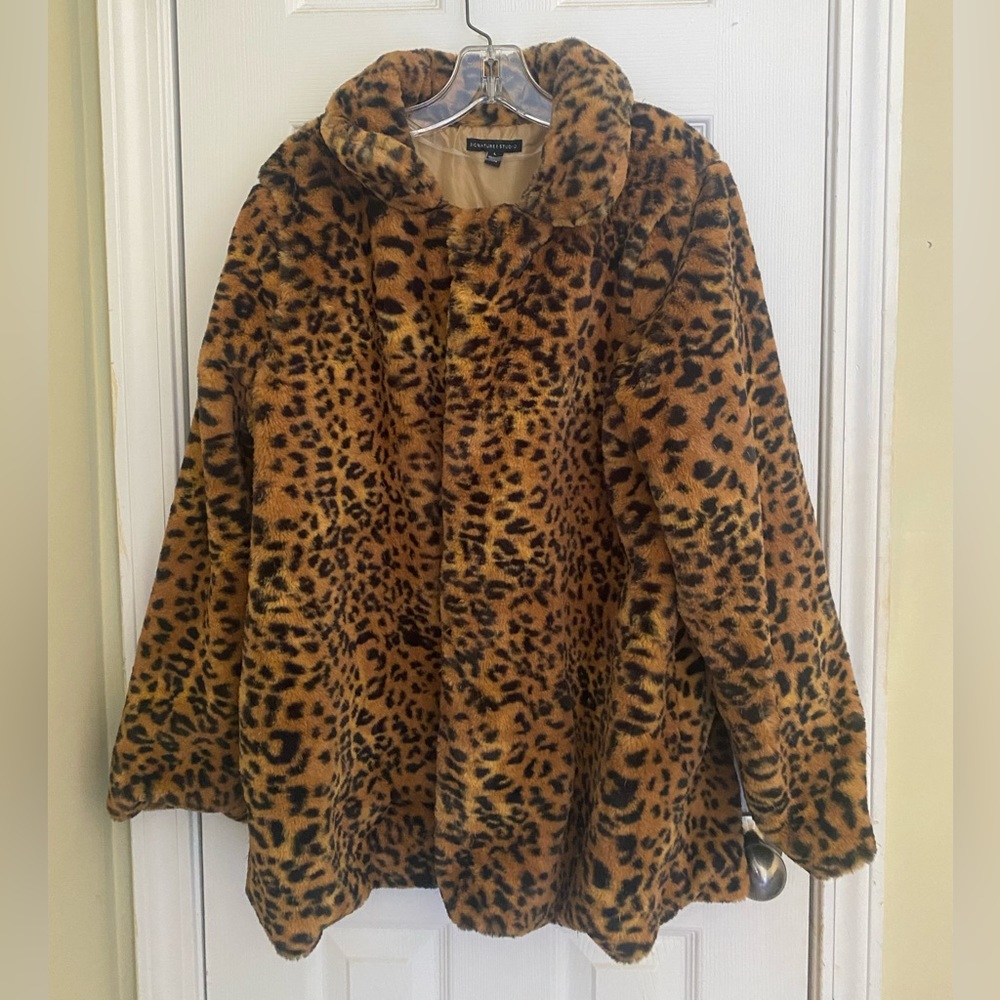 Faux fur leopard print coat